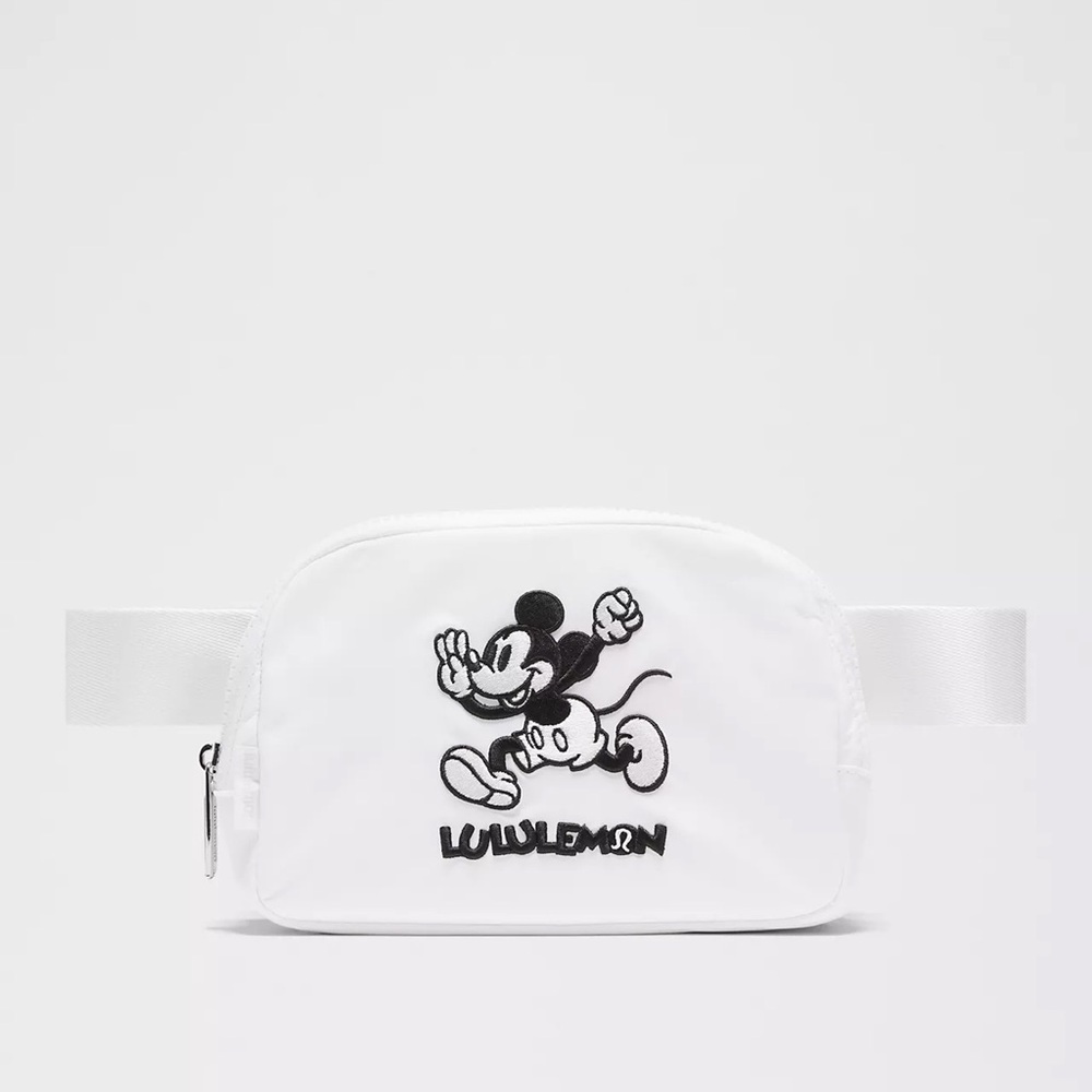 Disney x lululemon Everywhere Belt Bag Long Strap 1L Mickey in Motion